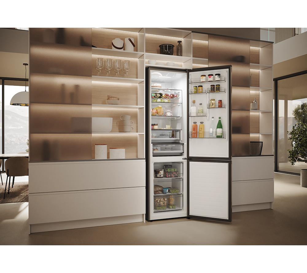 Haier HDPW5620CNPD Fridge Freezer in Silver