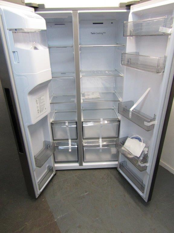 Samsung RS68A8820S9 Fridge Freezer American Plumbed Stainless Steel GRADE B