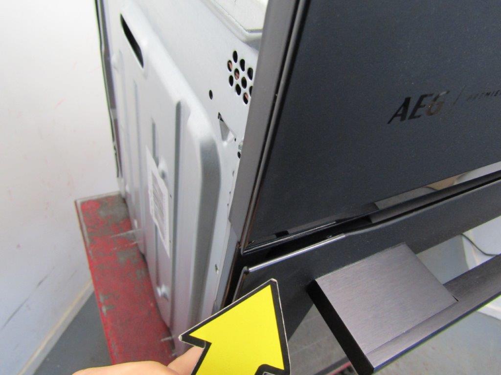 AEG PO7001SPT Built in Pyrolytic Single Oven Matt Black GRADE B