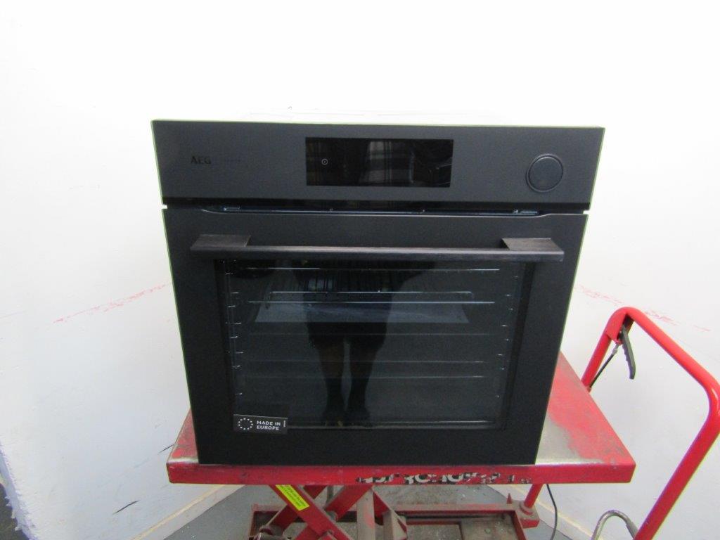 AEG PO7001SPT Built in Pyrolytic Single Oven Matt Black GRADE B