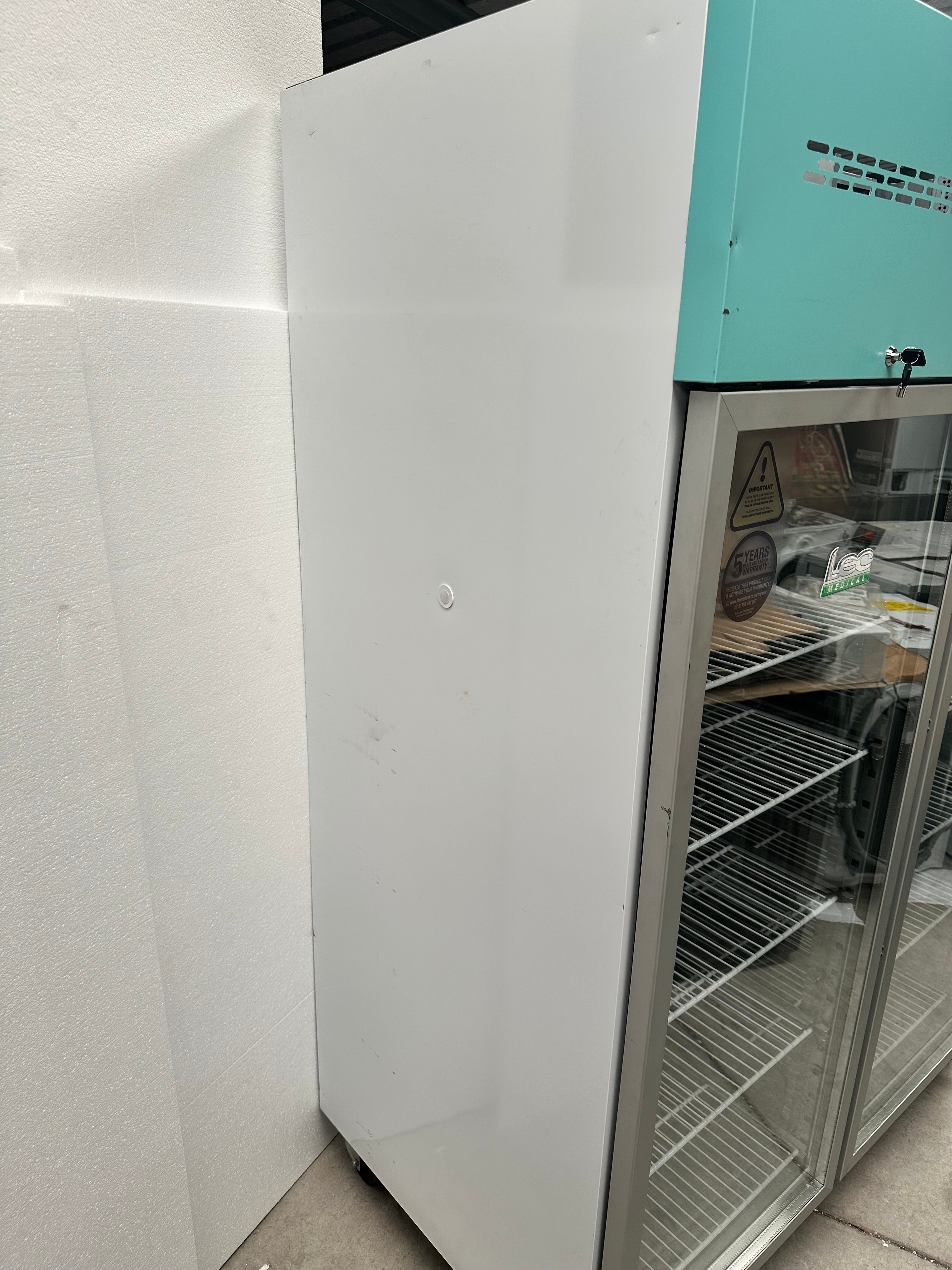 Lec PGR1200UK Pharmacy Fridge 1200 Litre Glass Door in White GRADED