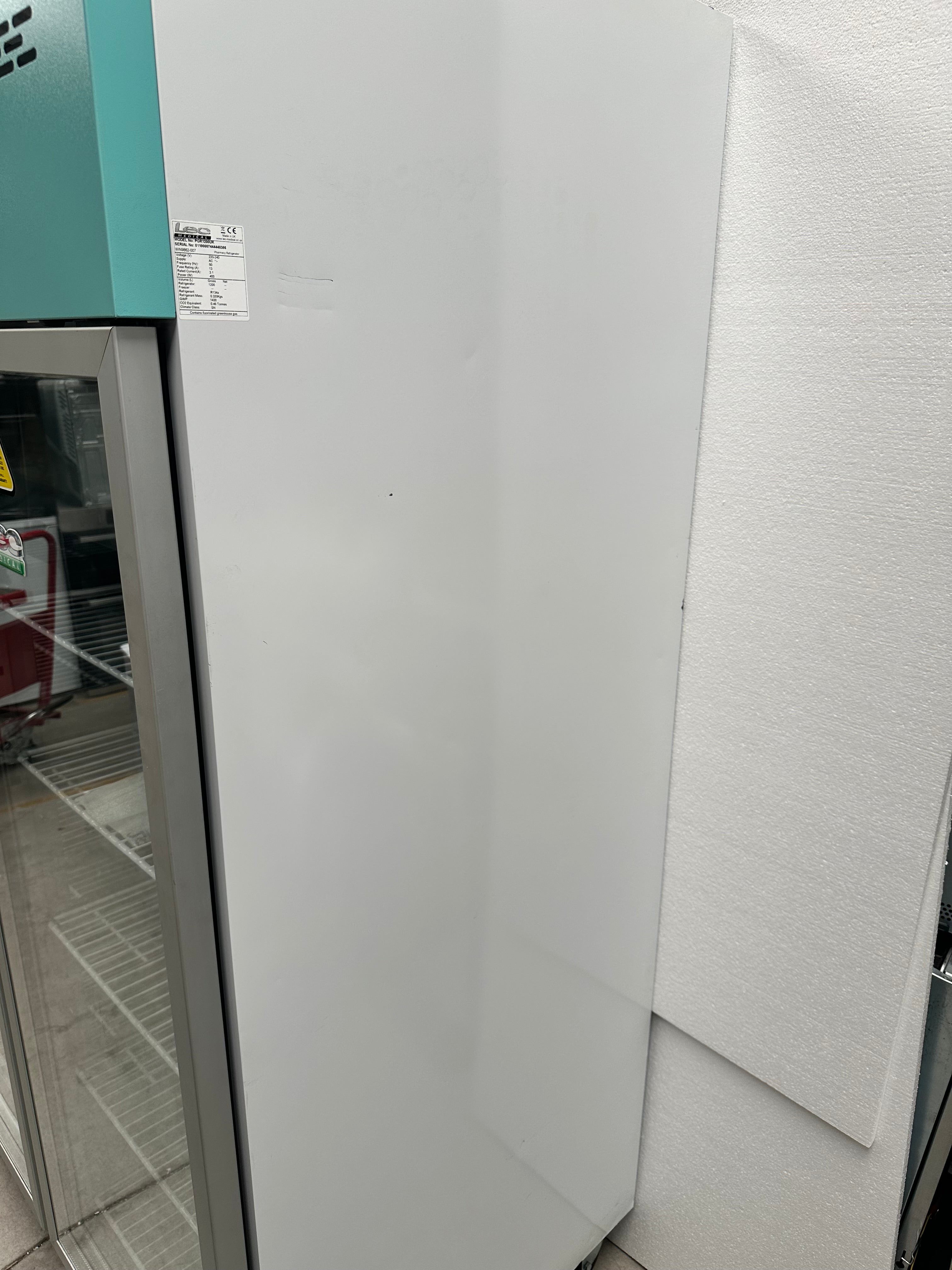 Lec PGR1200UK Pharmacy Fridge 1200 Litre Glass Door in White GRADED