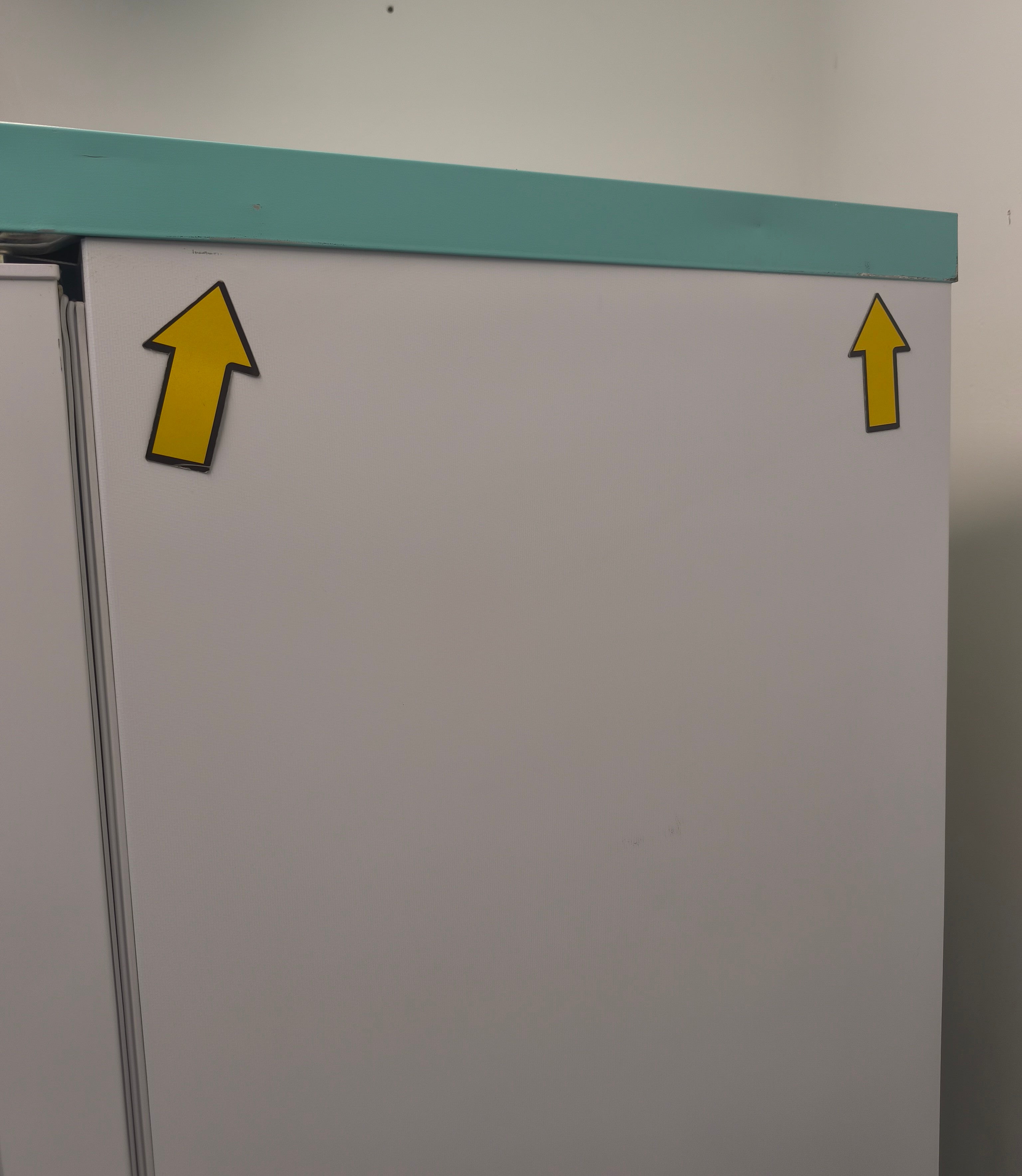 Lec Tall Laboratory Freezer LSFSF312BT 312 Litre Bluetooth White GRADE B