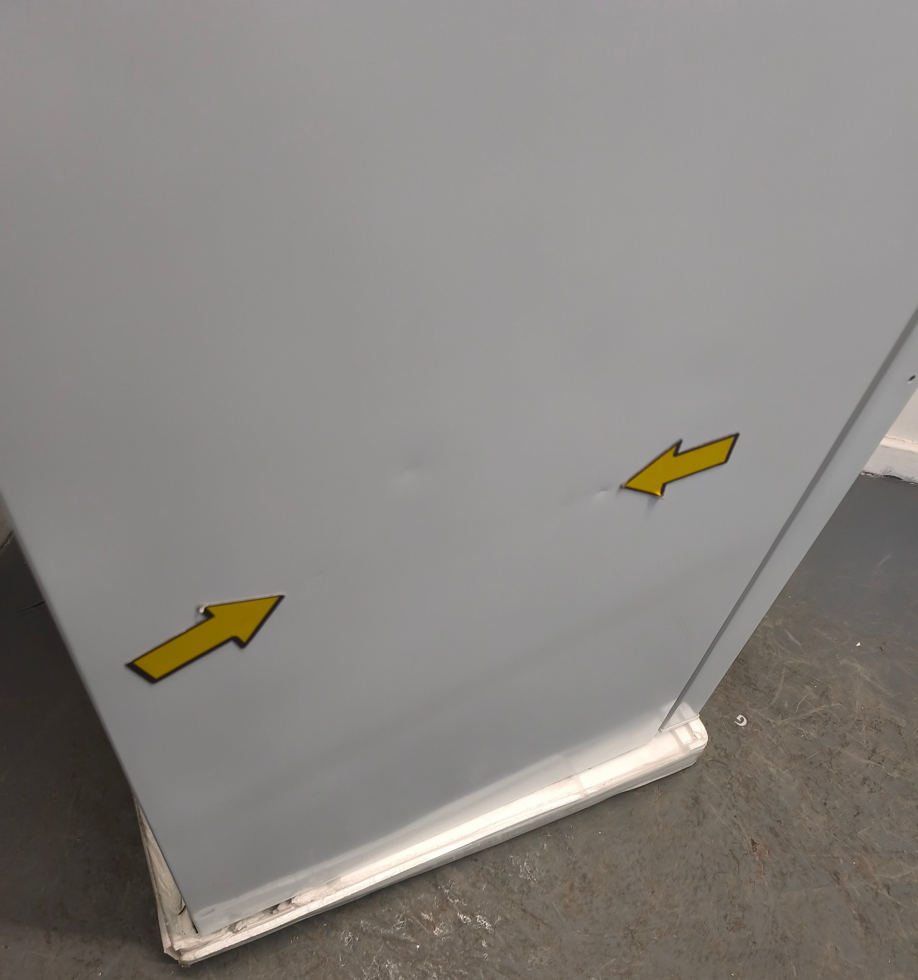 Lec LSFSF98BT Laboratory Freezer 98 Litre Under Counter White GRADE B