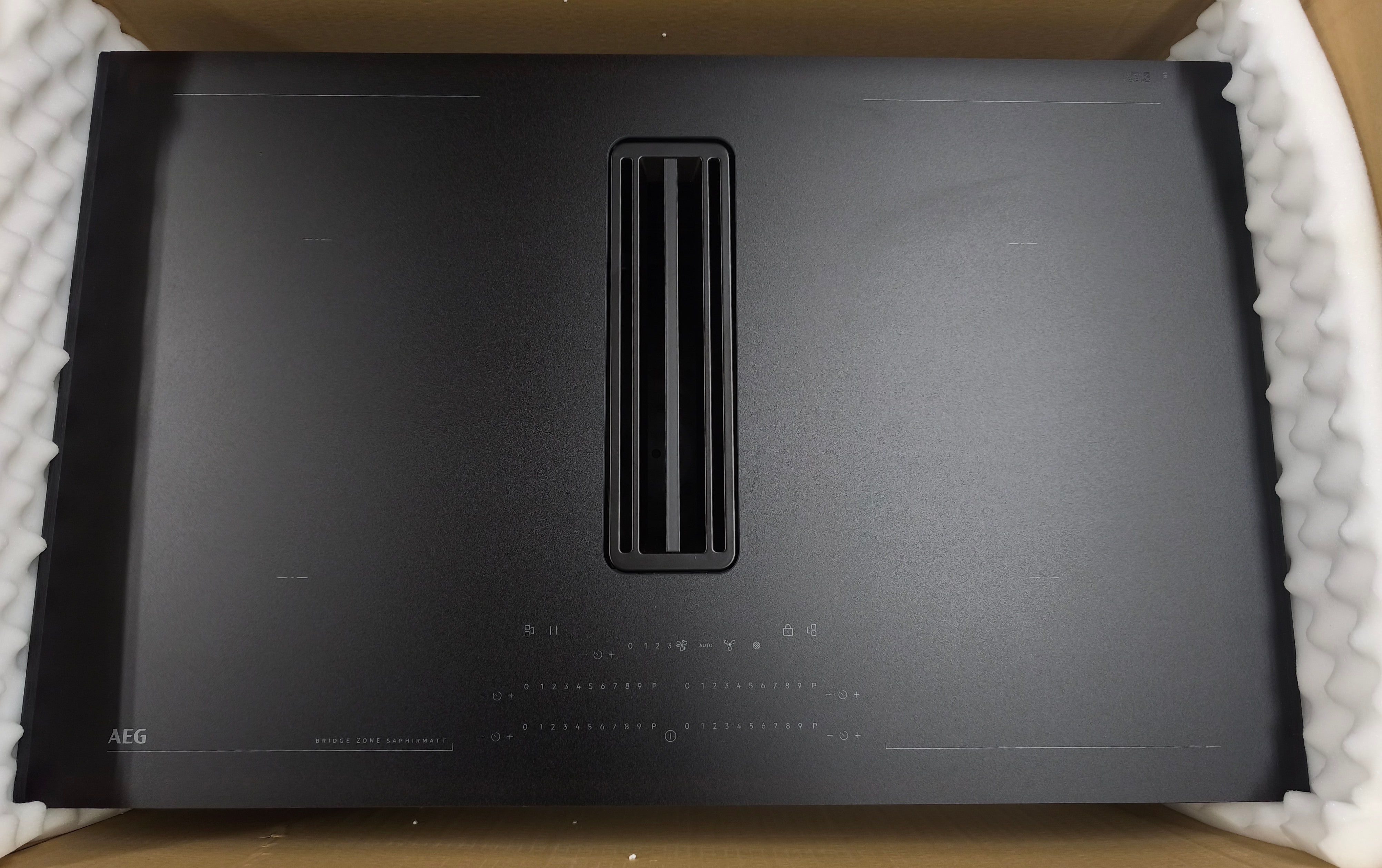 AEG NCP84C01AZ 83cm Induction Hob with Integrated Hood in Matt Black GRADE A