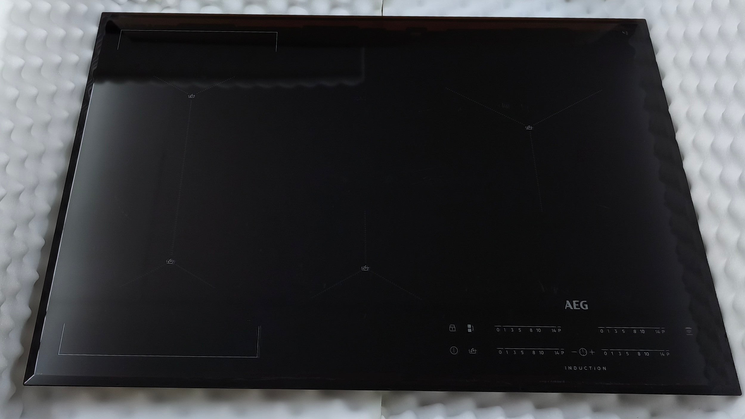 AEG IAE84421FB Induction Hob 80cm SenseBoil 4 Zone in Black GRADE B