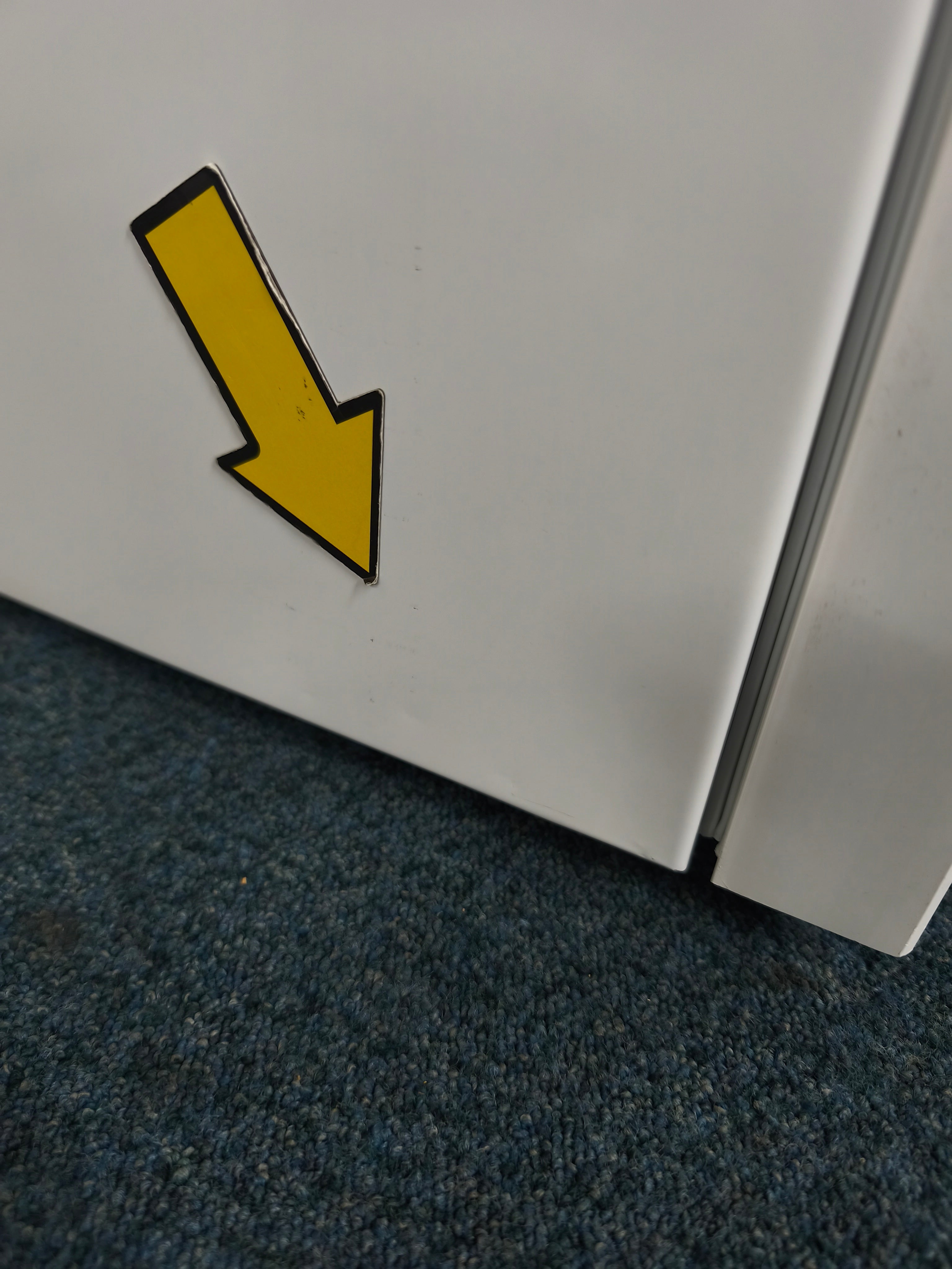 Lec PPGR47BT-UK Glass Door Pharmacy Fridge 47L GRADE A