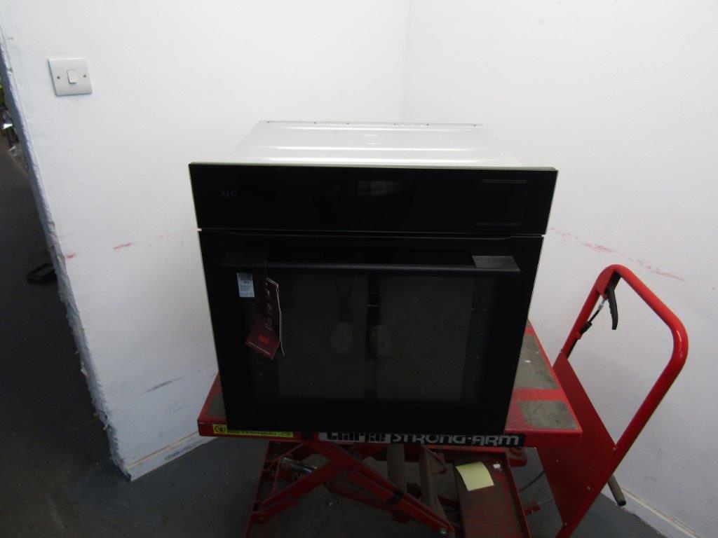 AEG NBP8S731AB Pro Assist with SteamPro Single Oven in Gloss Black GRADE A