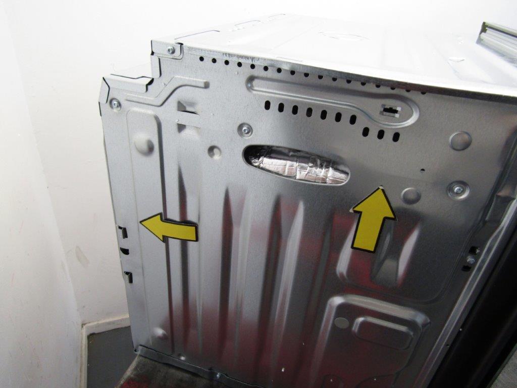 AEG BSK778380T SteamCrisp Built in Pyrolytic Single Oven in Black GRADE A