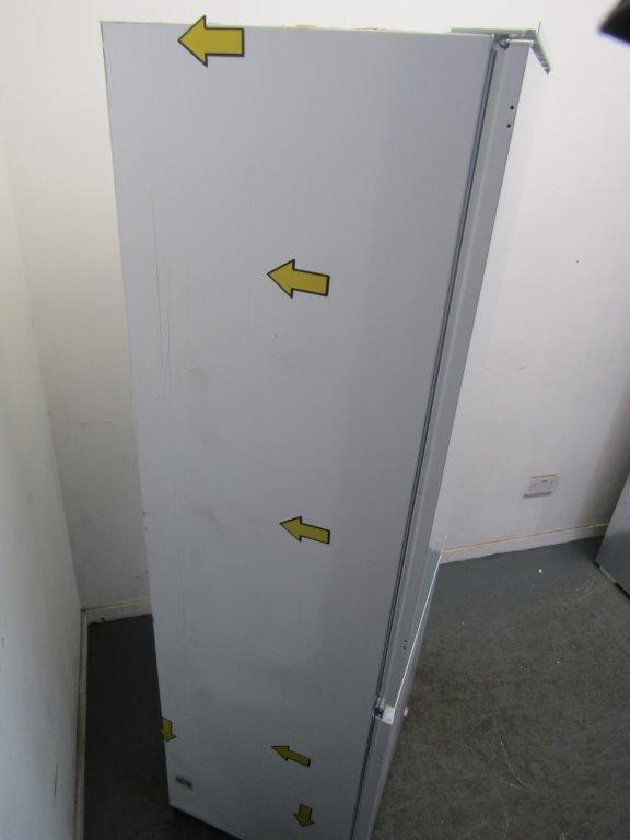 Electrolux LNT3LF18S Fridge Freezer Fully Integrated 70:30 LowFrost Sliding Rail REFURBISHED