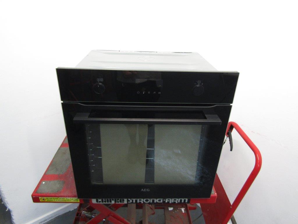 AEG BPK556260B Single Oven Electric Steambake Pyrolytic in Black GRADE A