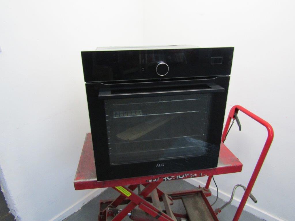 AEG BSK978330B Single Oven SteamCrisp Pyrolytic Built in Black GRADE A