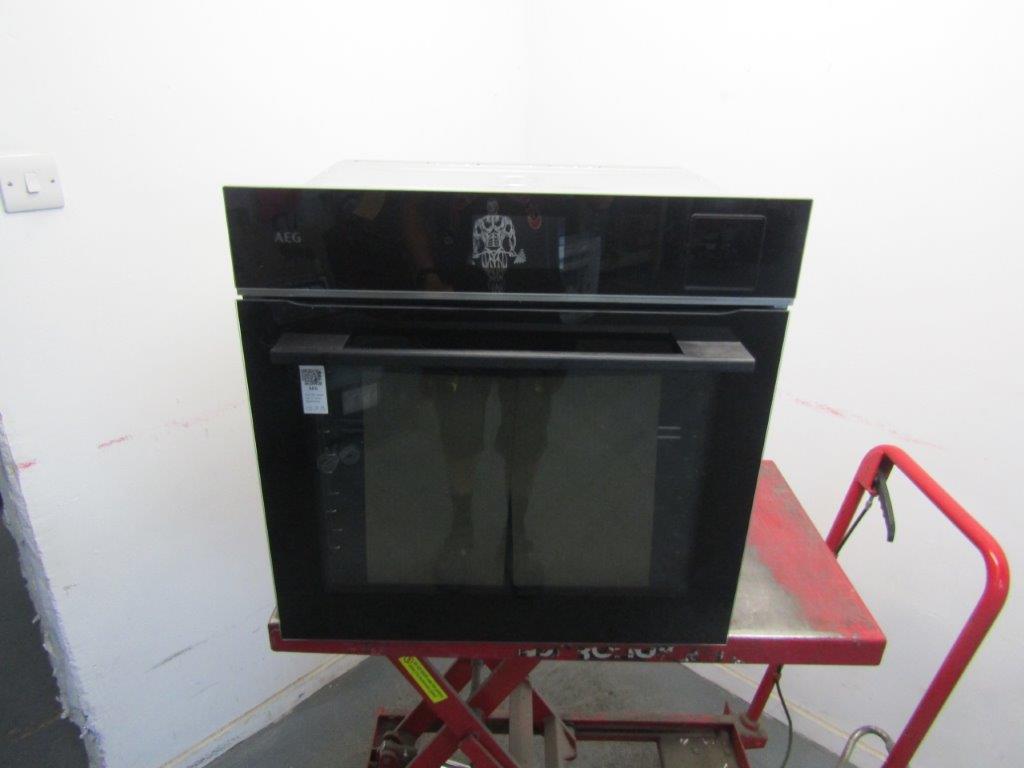 AEG TP8SB731AB MealAssist Pyrolytic Single Oven in Black GRADE A