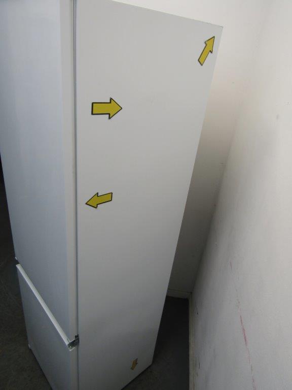 Zanussi ZNLN18FS1 Fridge Freezer Fully Integrated 70:30 Low Frost GRADE B