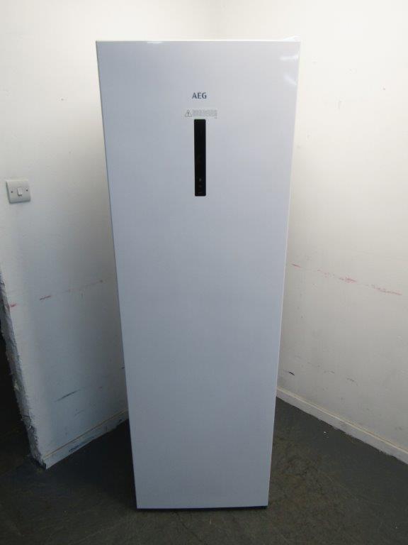 AEG RKB638E3MW Larder Fridge Tall Freestanding White GRADE B