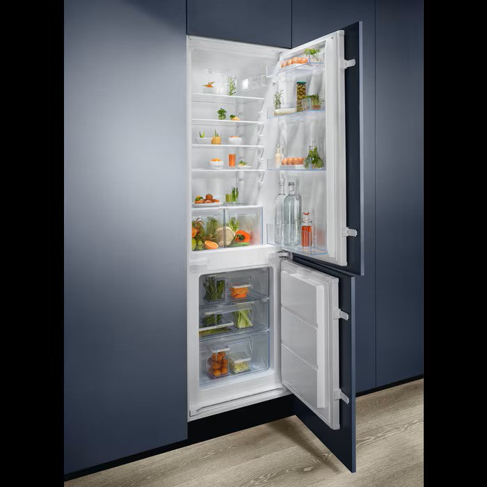 Electrolux LNS5LE18S Fridge Freezer Fully Integrated 70:30