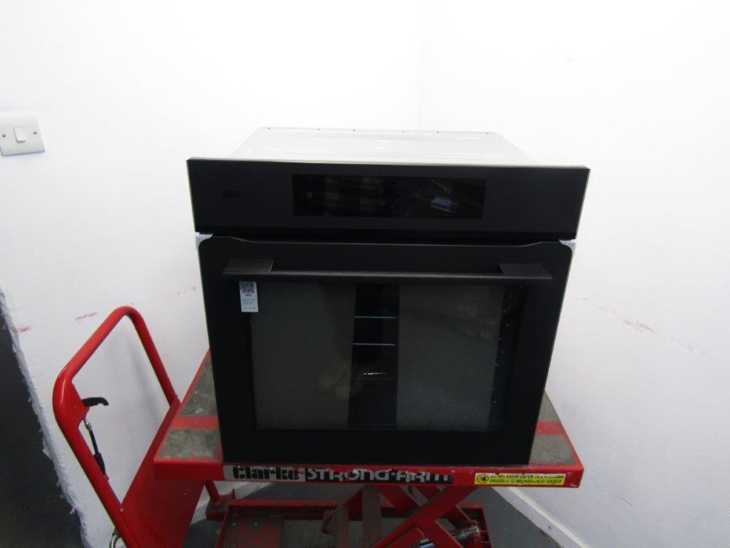 AEG PO9000PT Single Oven Built-In Pyrolytic in Black GRADE A