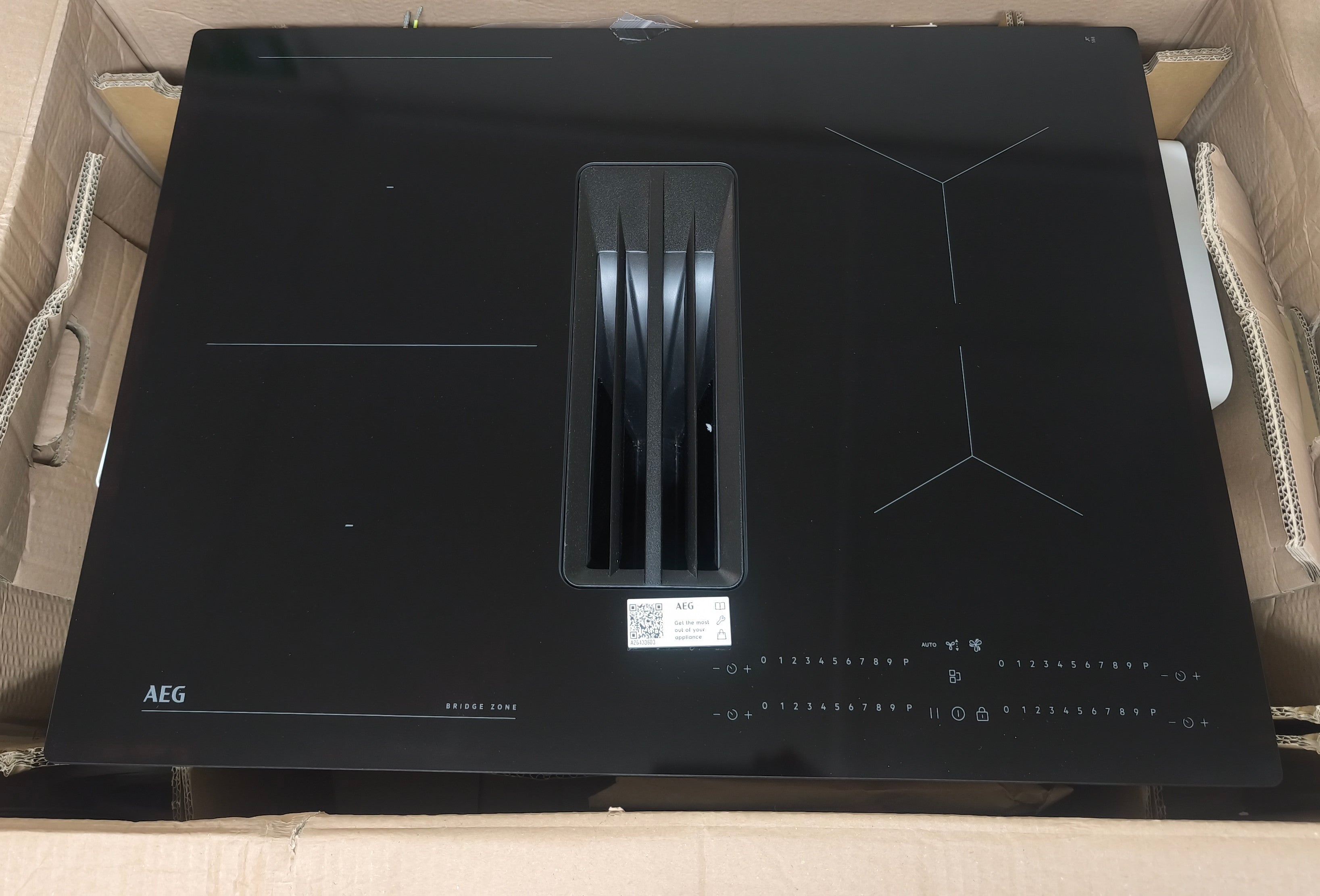 AEG TCH74B01CB 68cm 4 Zone Induction & Integrated Venting Hood GRADE B