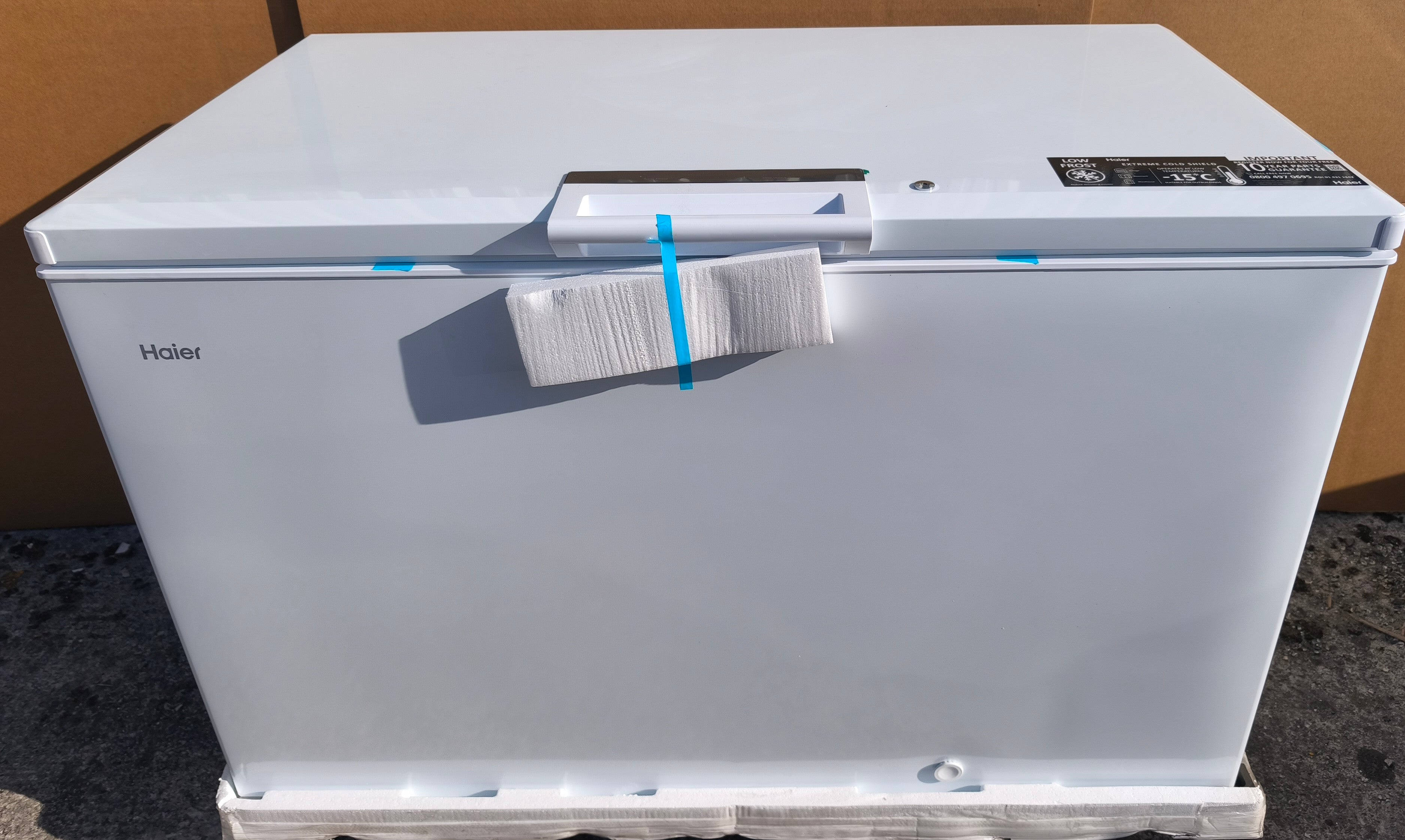 Haier HCE420EK 418 Litres Chest Freezer in White GRADE B