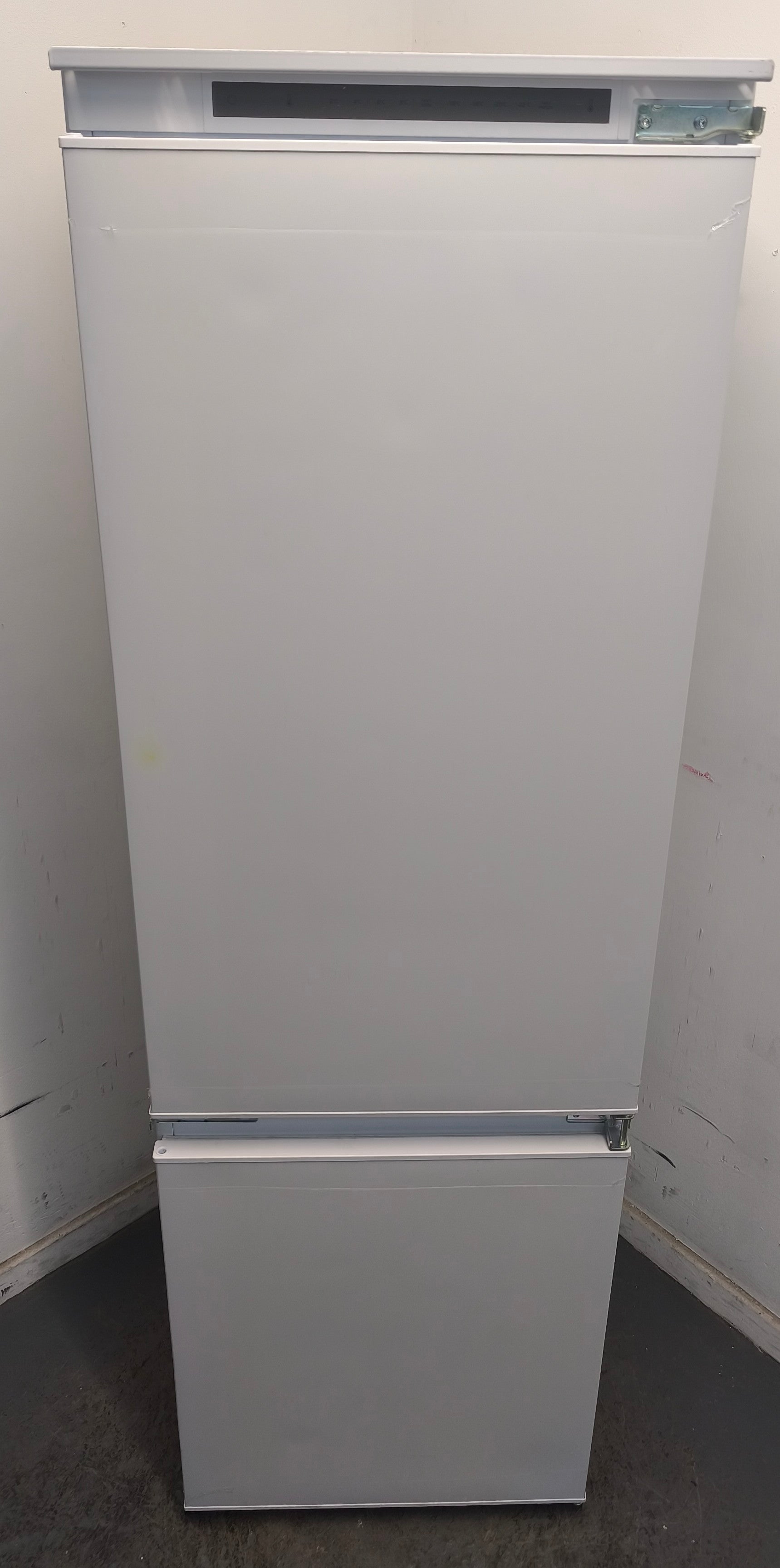 Hoover HOBBMT18EK Integrated 70:30 No Frost Fridge Freezer GRADE A