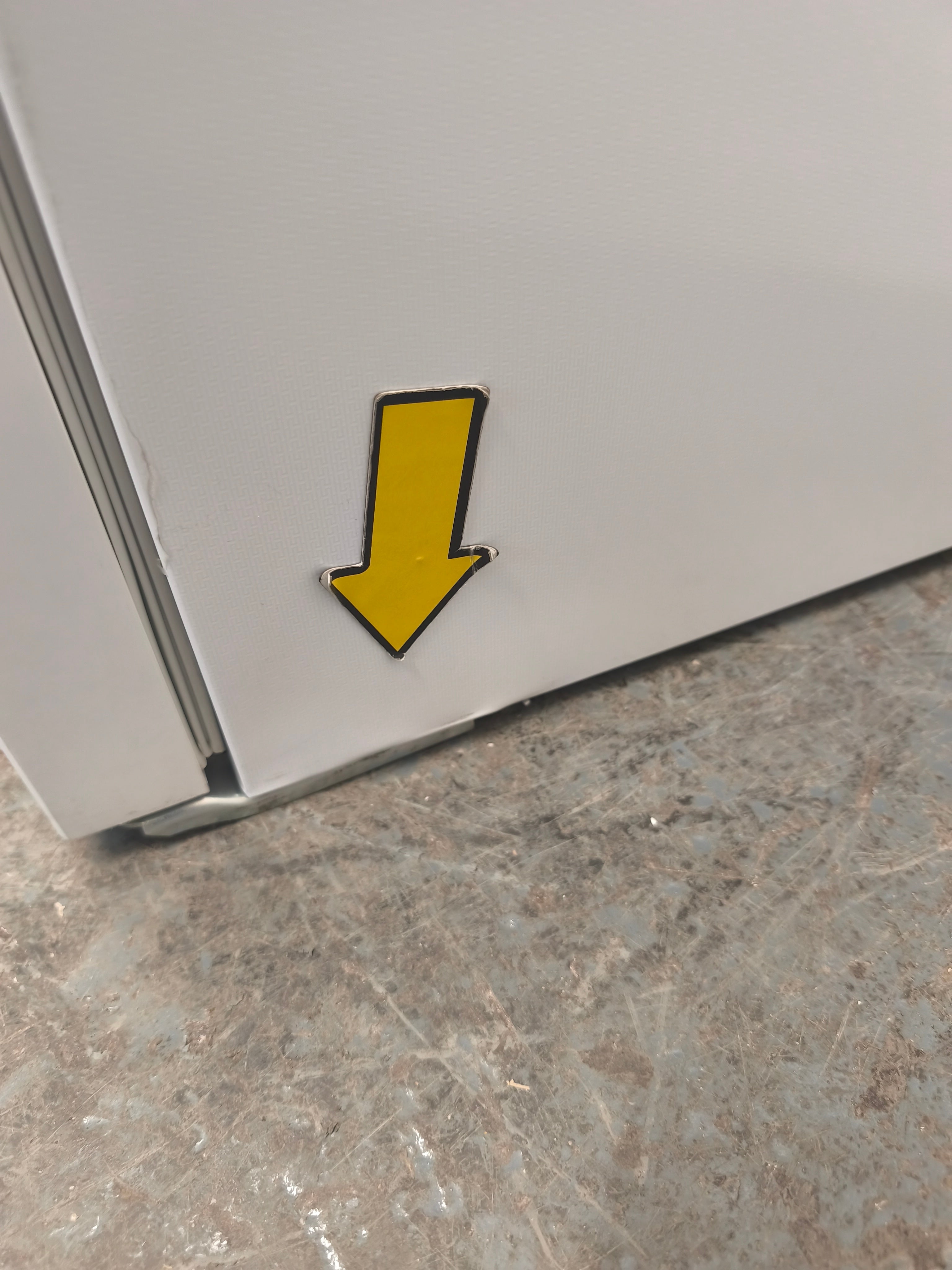 Lec PPGR158BT-UK Pharmacy Refrigerator Glass Door 158L White GRADE A