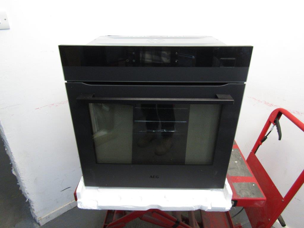 AEG BSK778380T SteamCrisp Built in Pyrolytic Single Oven in Black GRADE A