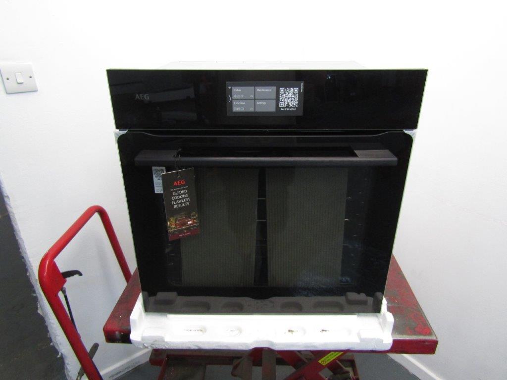 AEG NBE7P731AB MealAssist Pyrolytic Single Oven in Gloss Black GRADE A