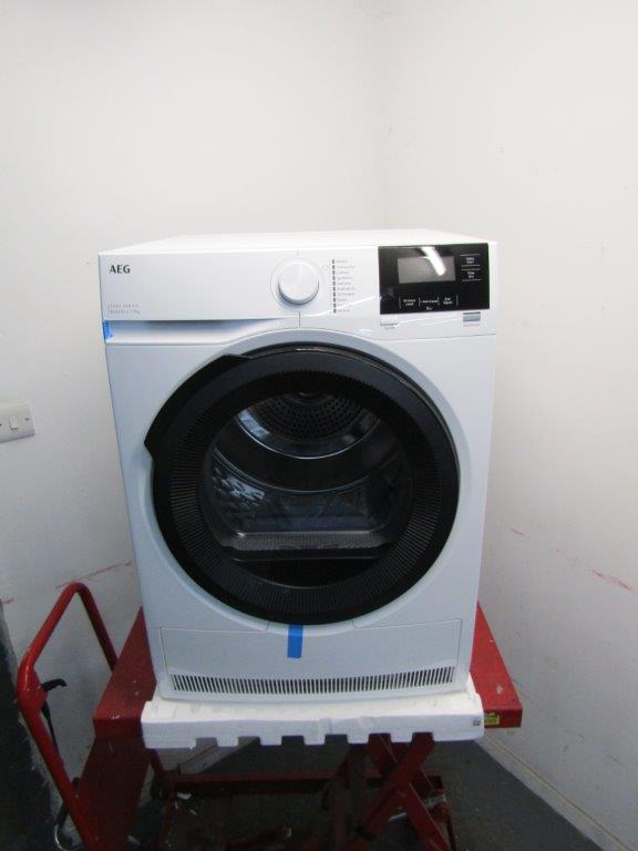 AEG TR719A4B Tumble Dryer 9kg Heat Pump in White GRADE A