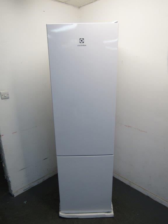 Electrolux LNT6ME36W2 No Frost Fridge Freezer Freestanding in White GRADE A