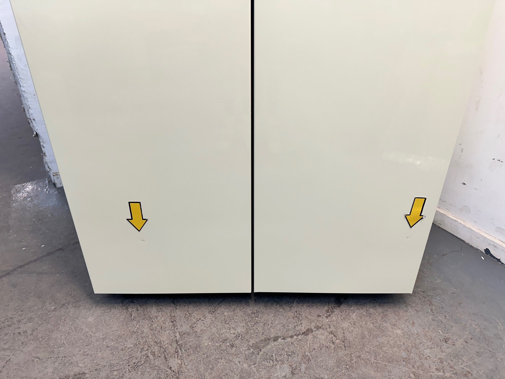 Samsung RF65A977FSR Fridge Freezer Frost Free in Bespoke Cream GRADE B