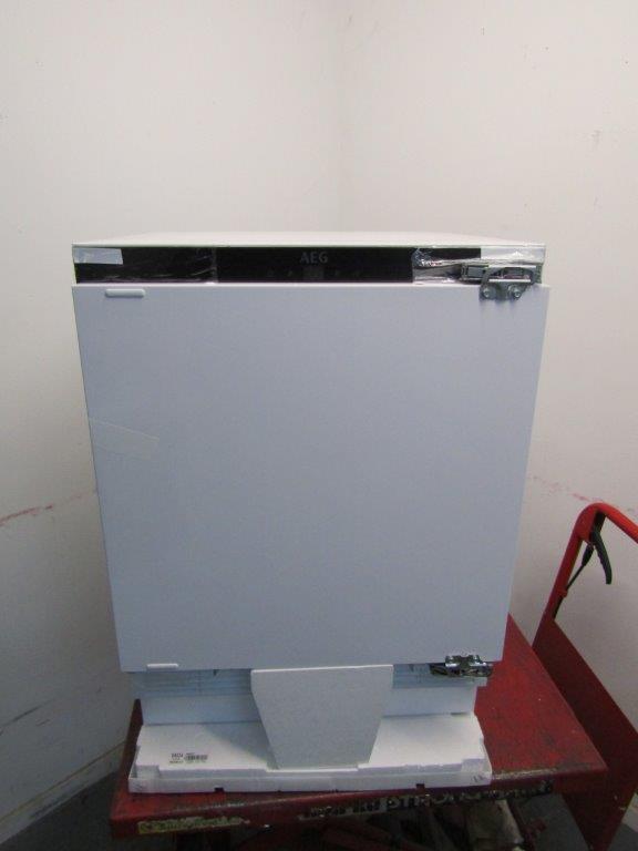 AEG NSF3S822EF Undercounter Integrated Fridge with Ice Box GRADE A