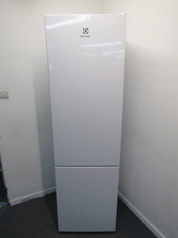 Electrolux LNT6ME32W2 Fridge Freezer Freestanding in White GRADE A
