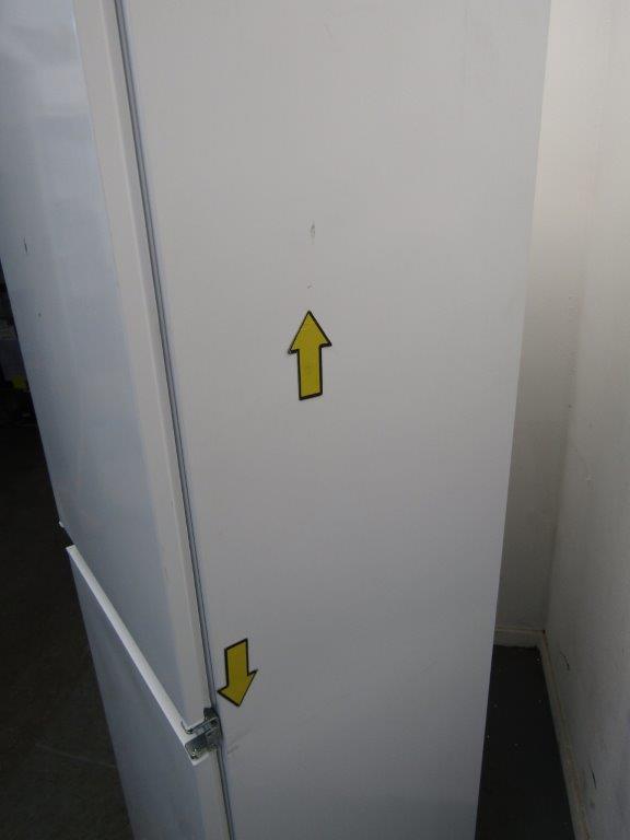 Electrolux LNS5LE18S5 Fridge Freezer 50:50 Fully Integrated CLEARANCE