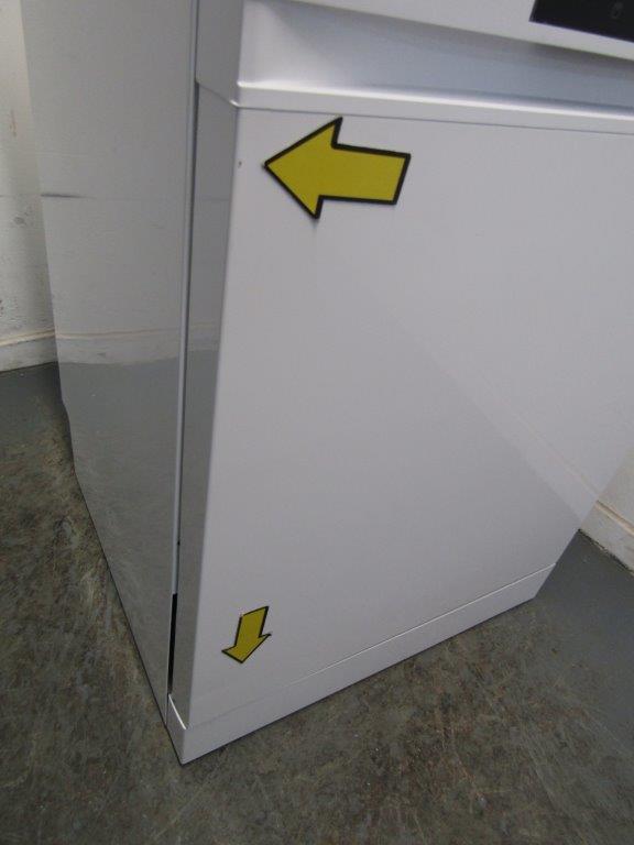 Hisense HS673C60WUK Freestanding Fullsize Dishwasher in White GRADE B