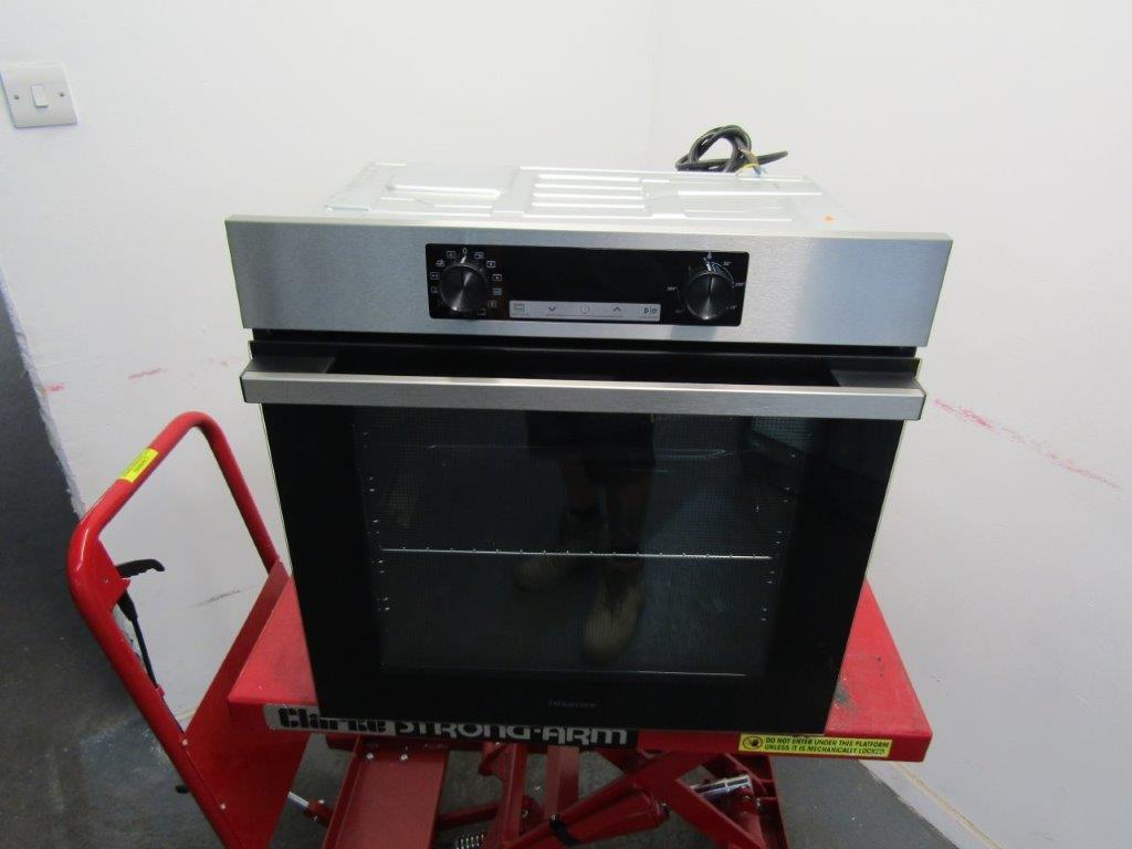 Hisense BI64211PX Pyrolytic Single Oven Air Fry Electric in Black GRADE A