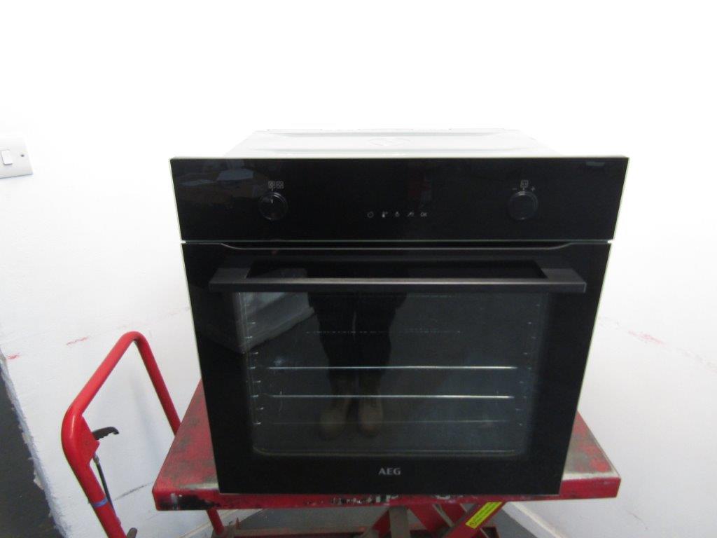 AEG BPK556260B Single Oven Electric Steambake Pyrolytic in Black GRADE A