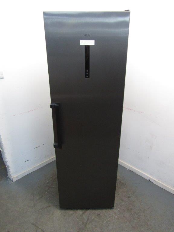 AEG RKB738E3MB Larder Fridge Freestanding Tall Black GRADE B