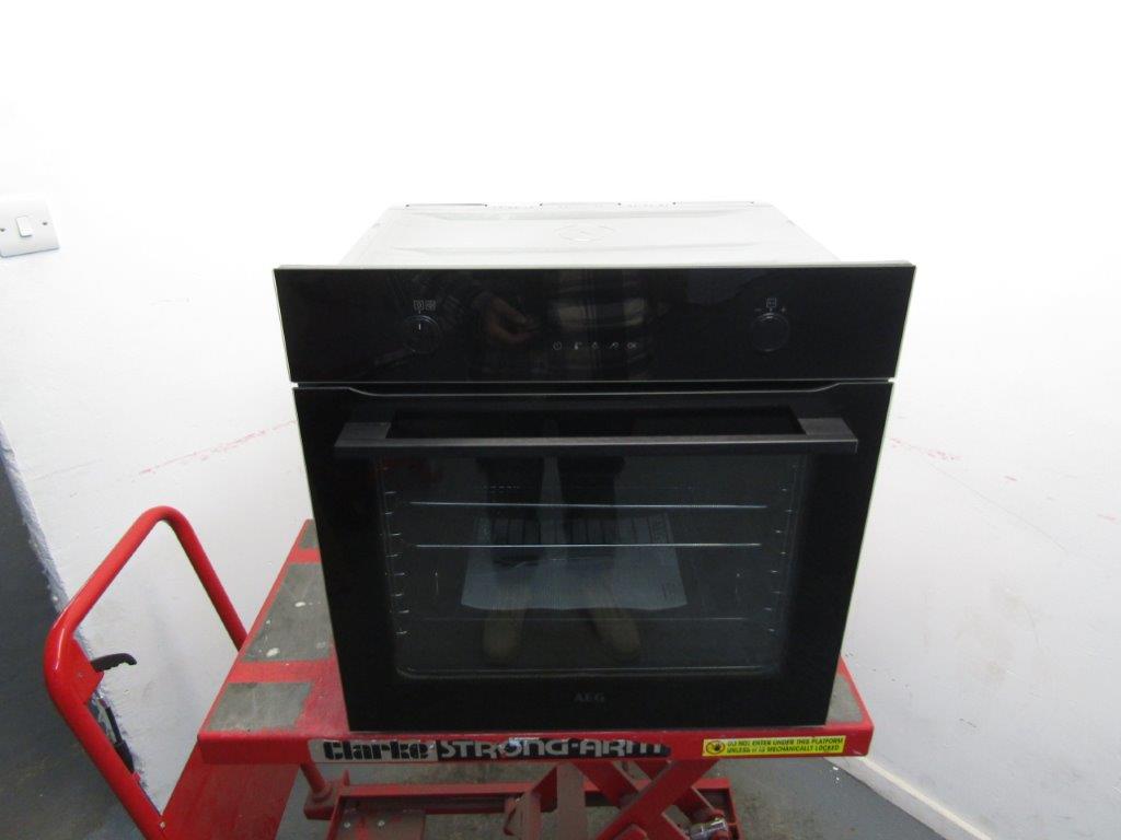 AEG BPK556260B Single Oven Electric Steambake Pyrolytic in Black GRADE A