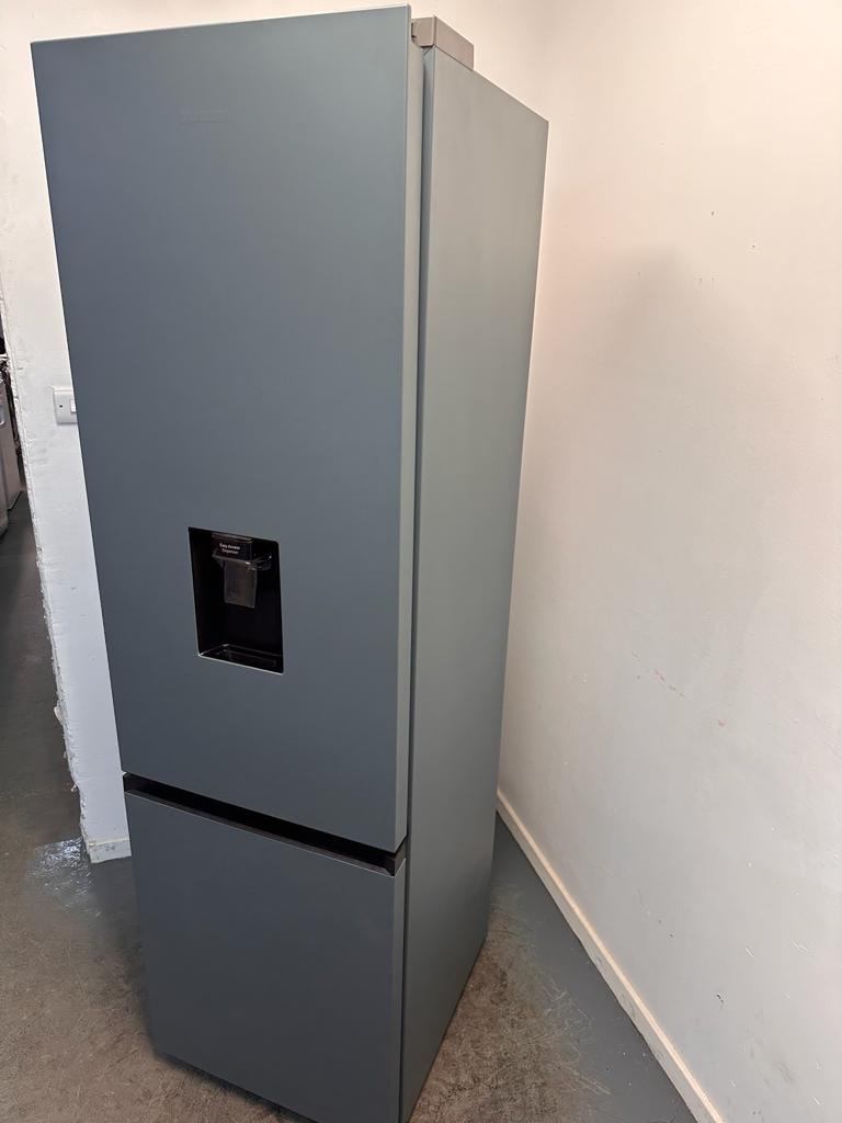 Samsung RB38T633 Fridge Freezer Frost Free with Water 70/30 in Bespoke Grey