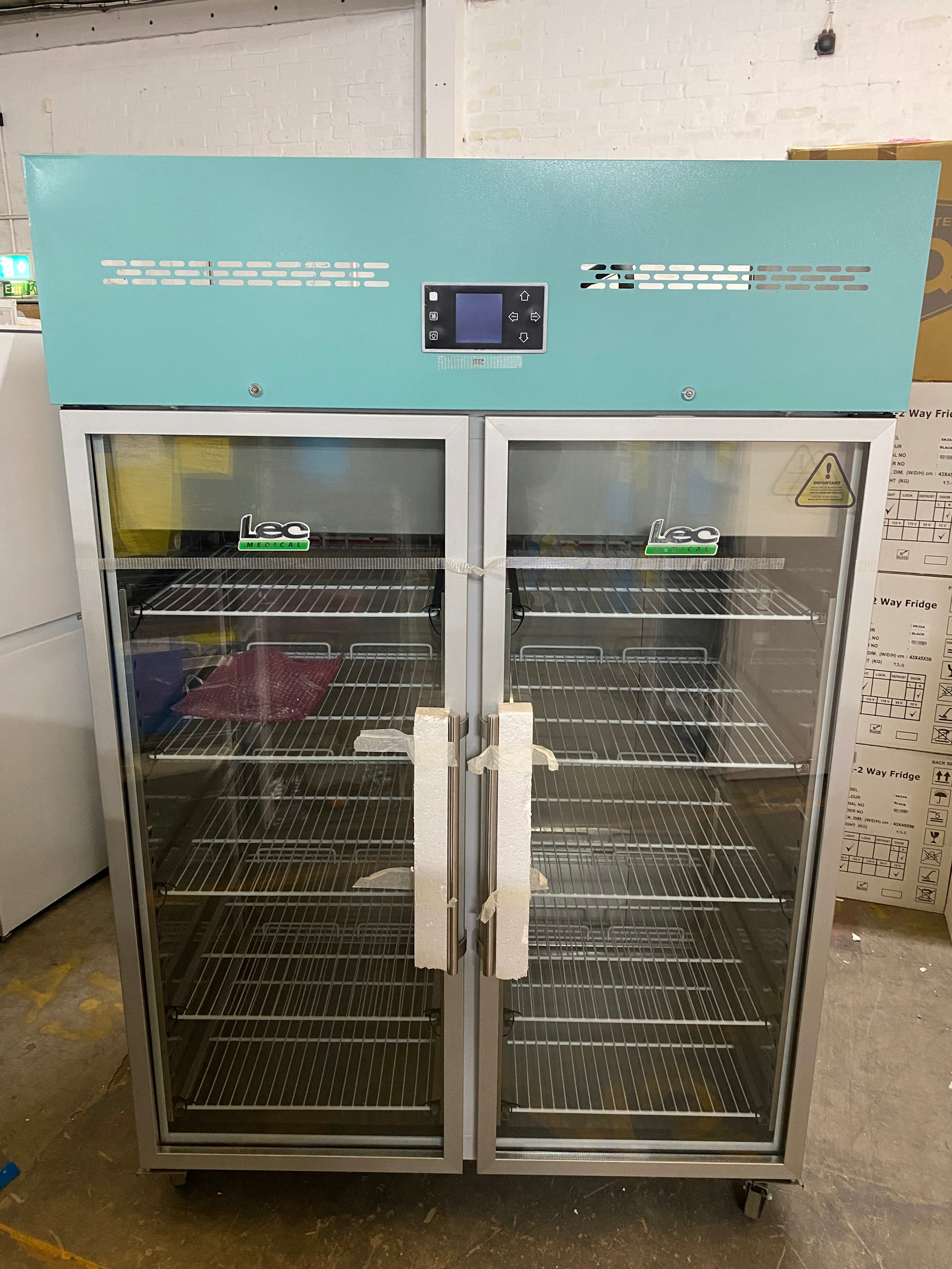 Lec PGR1200UK Pharmacy Fridge 1200 Litre Glass Door in White GRADED